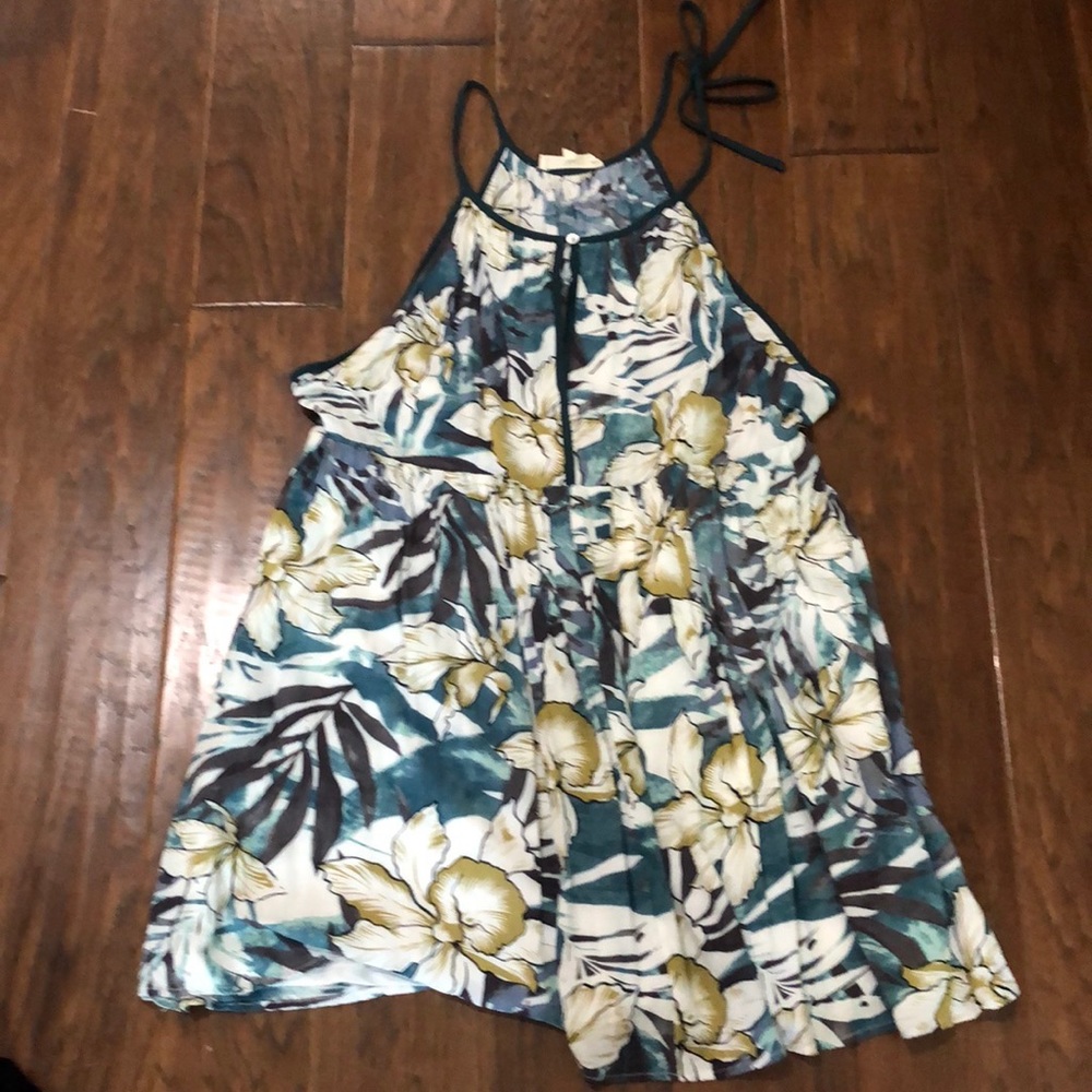 Sleeveless “mini” sundress with tie